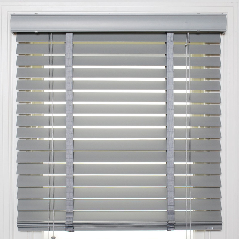 Venetian blinds or ،rizontal blinds